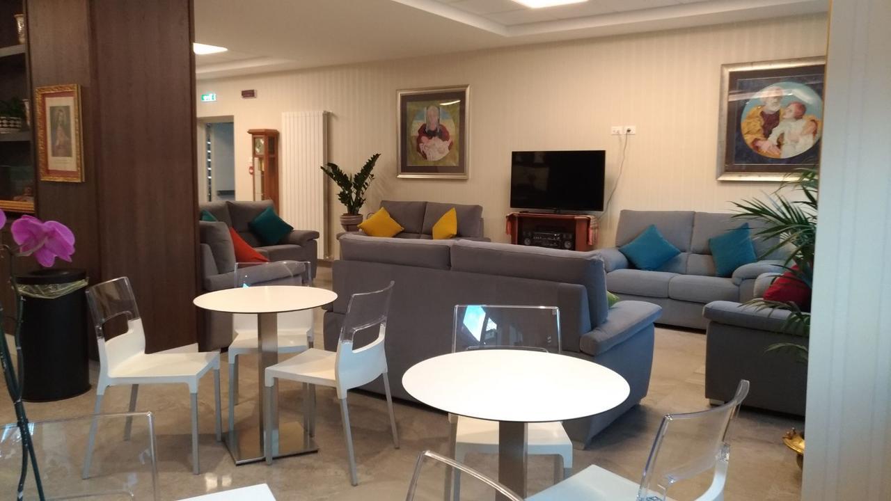 Casa Ospitalita San Giuseppe Bed and Breakfast Λ' Άκουιλα Εξωτερικό φωτογραφία